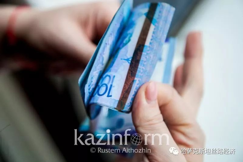 哈萨克斯坦人均收入_哈萨克斯坦国旗(3)