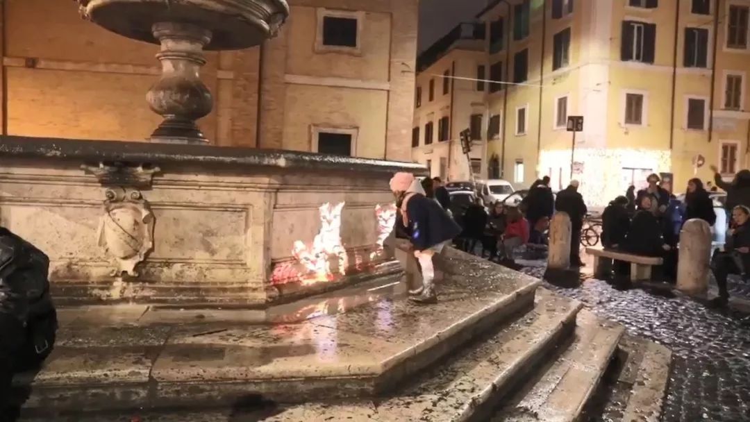 最近羅馬街頭驚現巨型光雕藝術貓咪，才發現貓咪還可以這麼玩！ 未分類 第15張