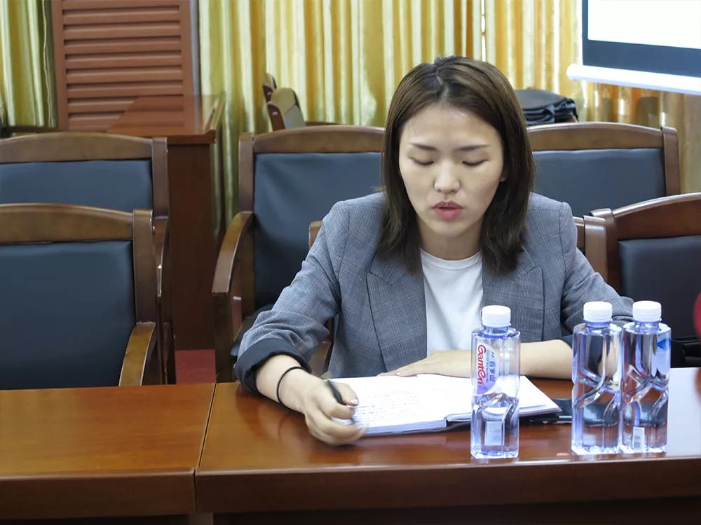 青年团员代表纷纷发言，谈心得体会活动中，团支部书记朱凯介绍了学习情