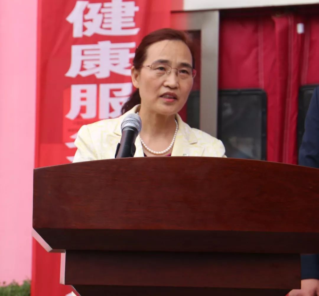 省妇女儿童医院)副院长王军,外联部部长刘伟,信阳市红十字会秘书长张