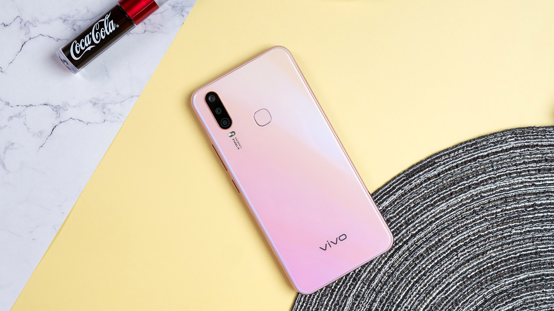 颜值逆天 三摄长续航:vivo y3双色图赏