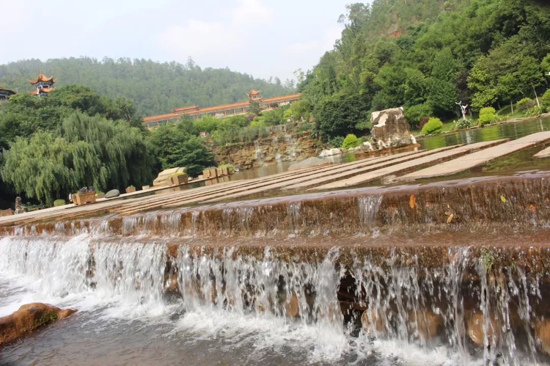 龙泉河,涕源水,是易门县为科学发展,生态立县,筑防洪体系,建滇中水城