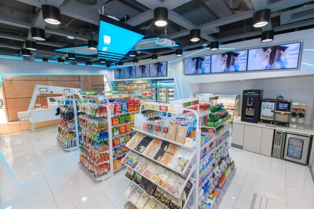 如今，购物场所仍在不断刷新，无人商店的新兴业态越来越多出现在人们身