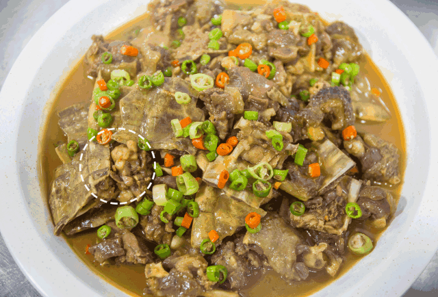 如此健康的食材,再加上他们家专业的烹调,让这盘红烧鳄鱼龟散发出了