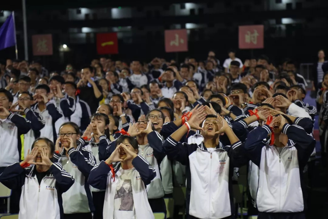 云南普洱民族中学为高考而狂浪