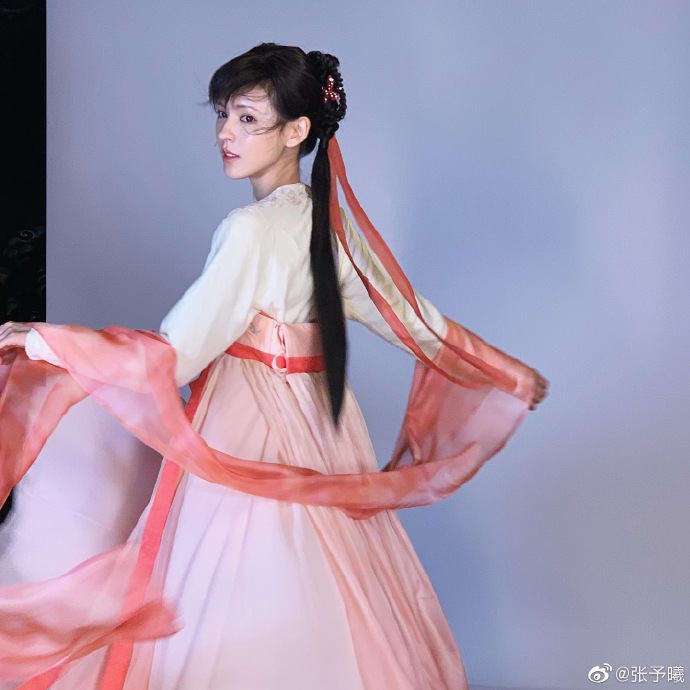 王思聪前女友张予曦最新古装造型曝光,自侃:玲珑上线!