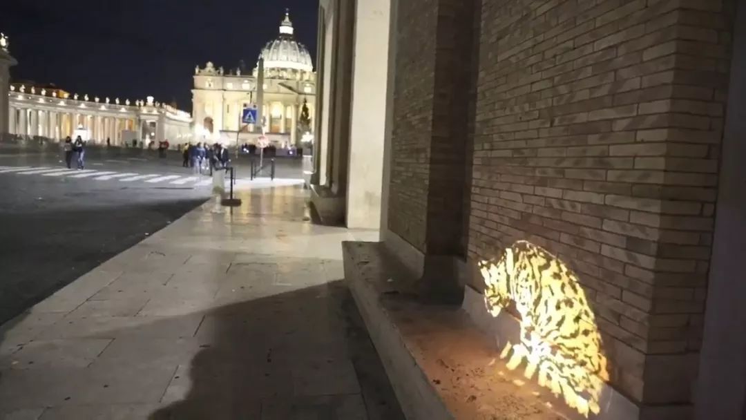 最近羅馬街頭驚現巨型光雕藝術貓咪，才發現貓咪還可以這麼玩！ 未分類 第6張
