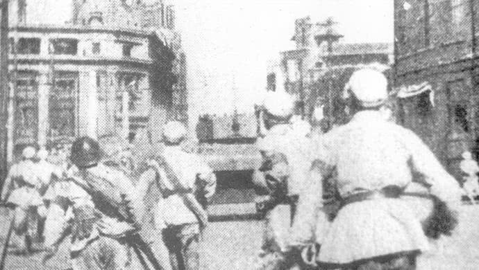 70年前，他的祖父牺牲在解放上海的战斗中