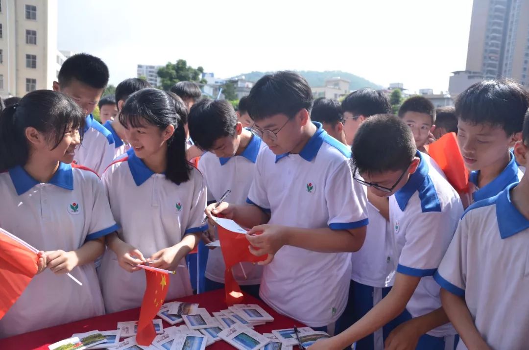 今天上午,在平山二中的这场快闪活动,原来与这件大事有关