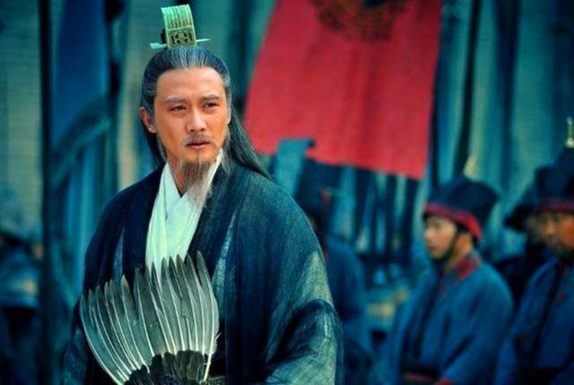 陆逊被困八卦阵，差点命丧沙场，为何诸葛亮岳父要救他？