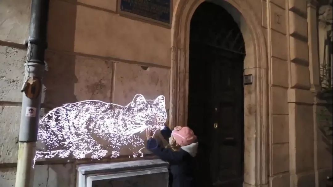 最近羅馬街頭驚現巨型光雕藝術貓咪，才發現貓咪還可以這麼玩！ 未分類 第14張