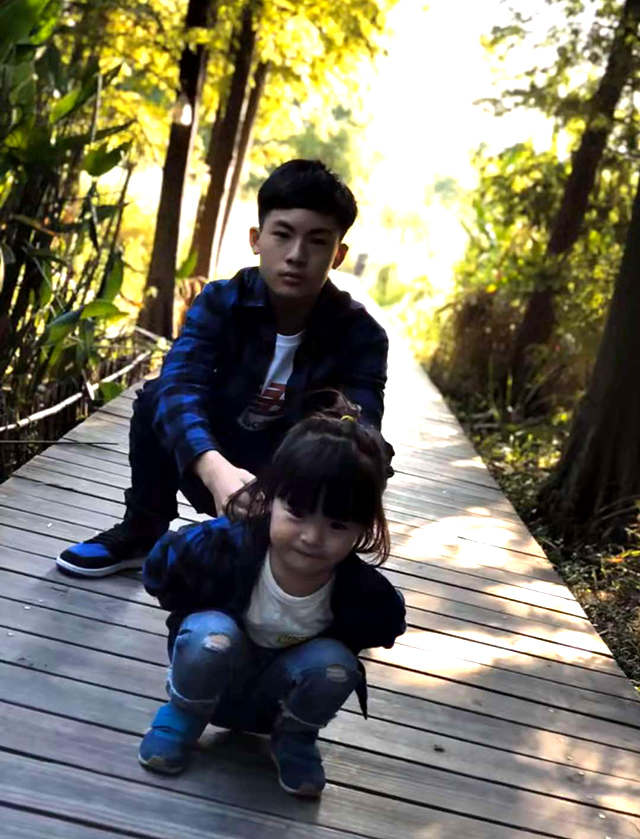                     原创            “最精致哥哥”火了，被妹妹打扮成大美人儿，妈妈看了瞬间心动