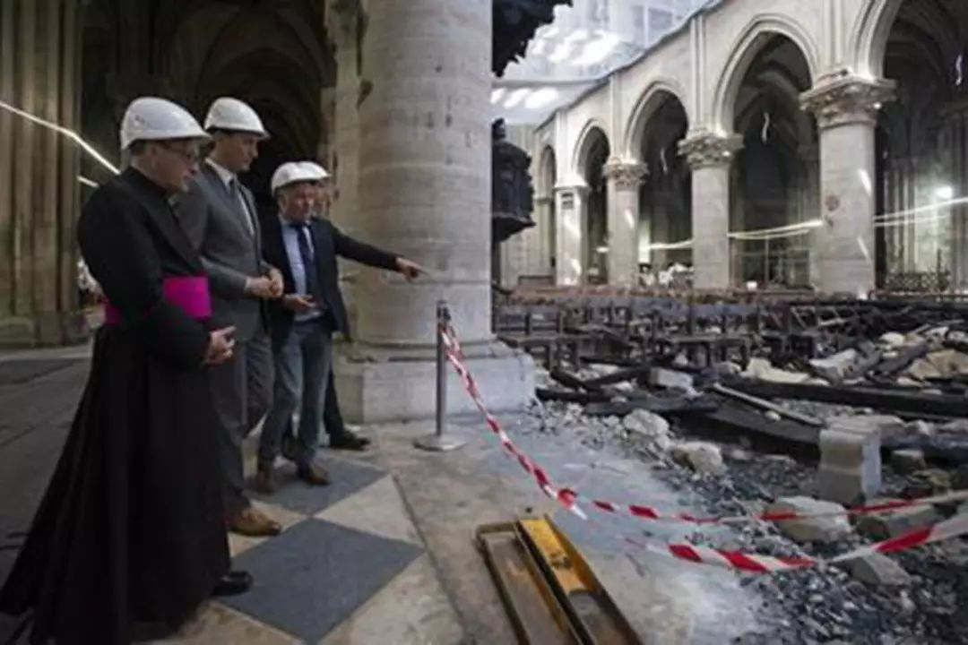 火灾后的巴黎圣母院内部惨不忍睹,加拿大积极