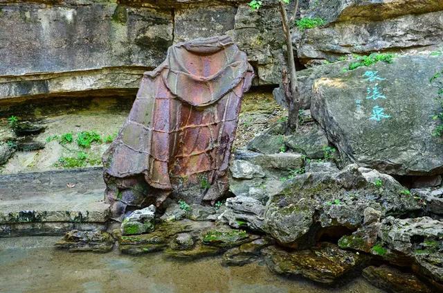 走进济南千年灵岩寺，探寻铁袈裟之谜！