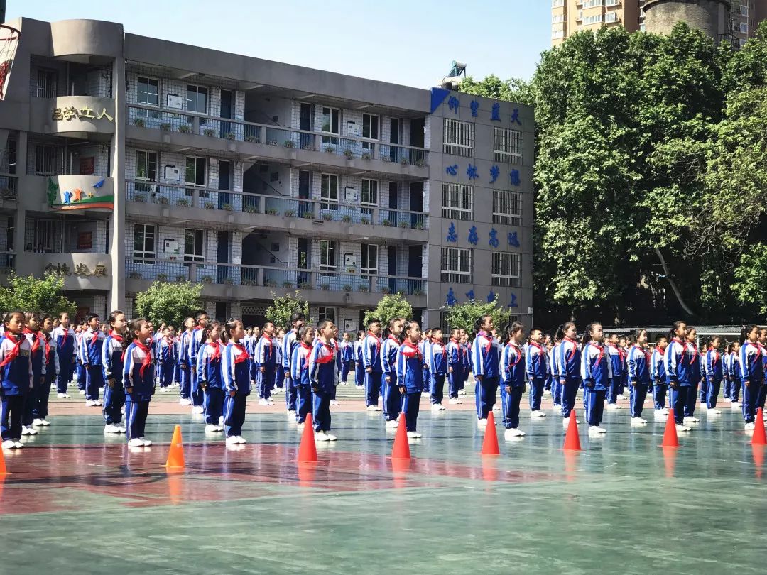 梦"大型排舞万人同跳,庆祝新中国成立70周年(西安市莲湖区机场小学)