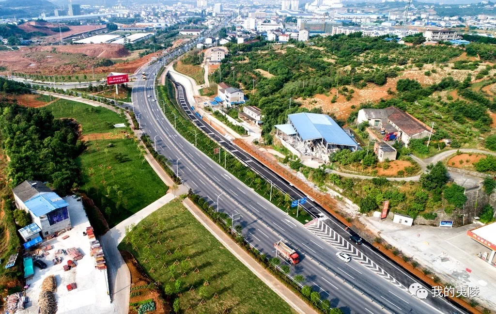 鸟瞰宜昌北大门宜黄一级路 花园城市交通"颜值"新担纲