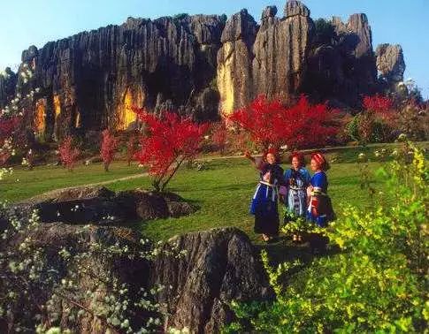 当年，范禹和麦丁到云南的路南县（今云南省石林彝族自治县），受到当地