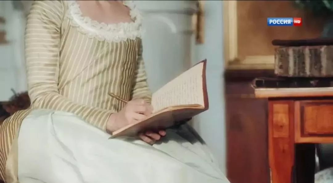 比张雨绮彪悍，被不育老公骗婚，毒死老公称帝又找了23个情人…