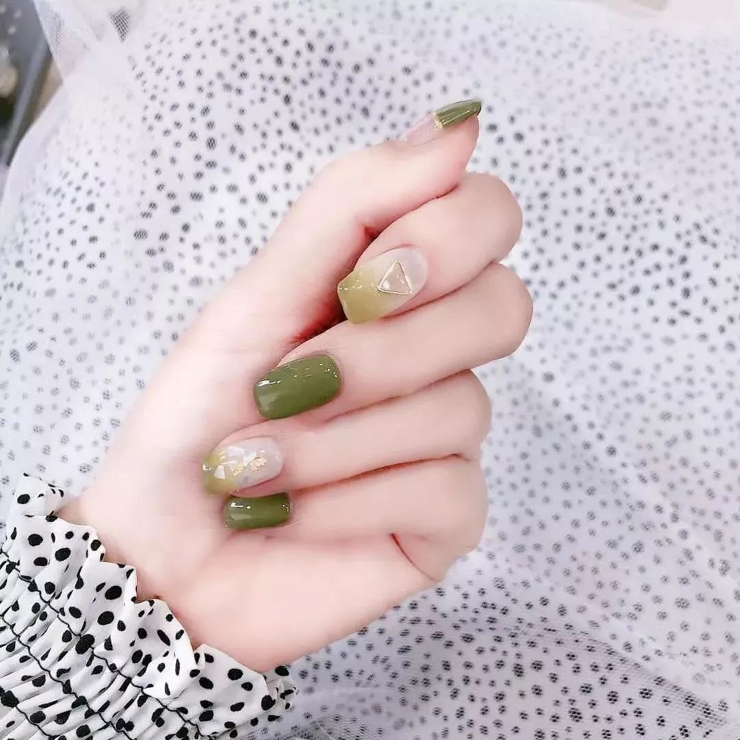 牛油果绿美甲,今夏强势霸屏ing!