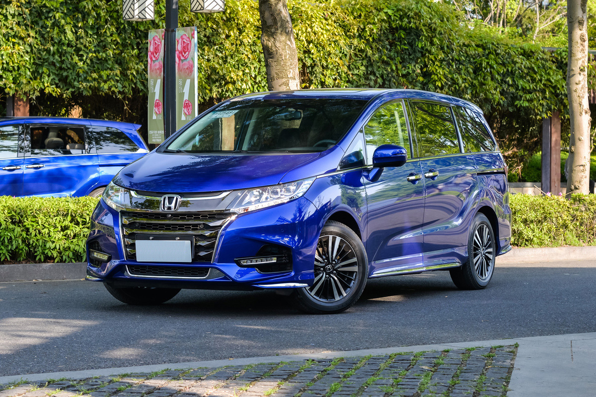 中国首款油电混动mpv,2 2 3七座,油耗5.8l,或22.98万元起