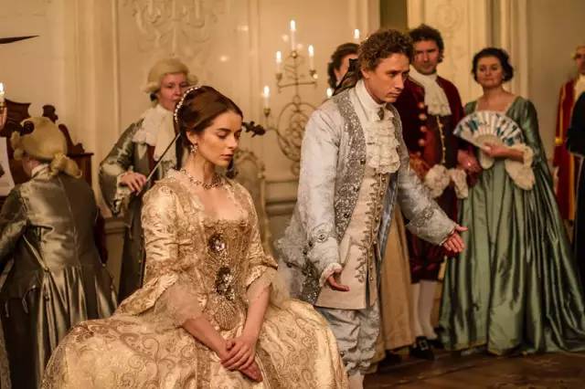 比张雨绮彪悍，被不育老公骗婚，毒死老公称帝又找了23个情人…