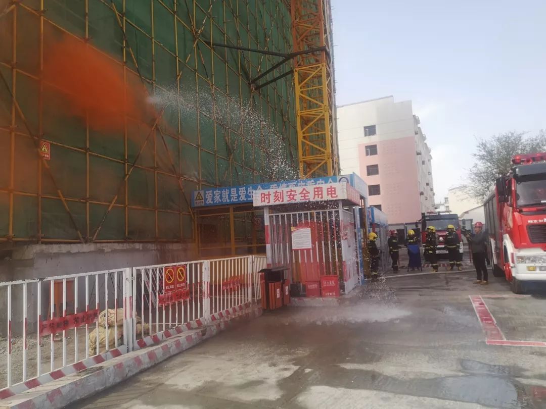锡林浩特市开展建筑工地消防应急疏散演练