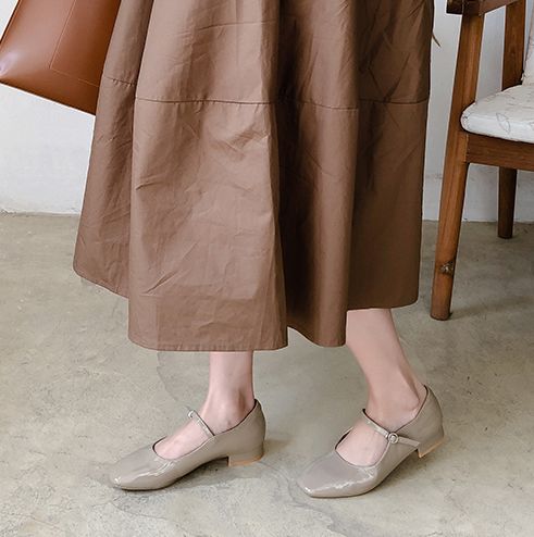 穿高跟鞋怎么才能不累脚不磨脚 e682e5ed8410489f985a9ba62cbf012c.jpeg