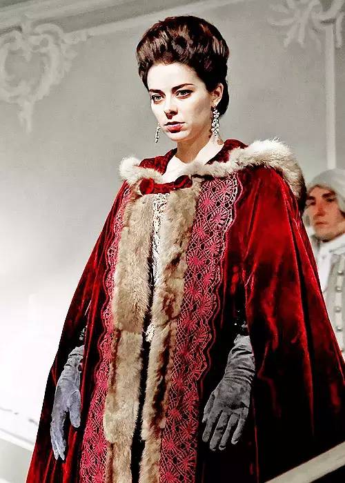 比张雨绮彪悍，被不育老公骗婚，毒死老公称帝又找了23个情人…