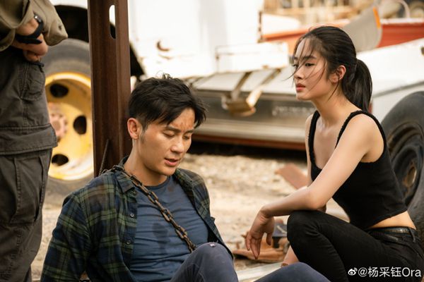 电视剧最近热播悬疑 ef53fa84585a476787887be606777745.jpeg