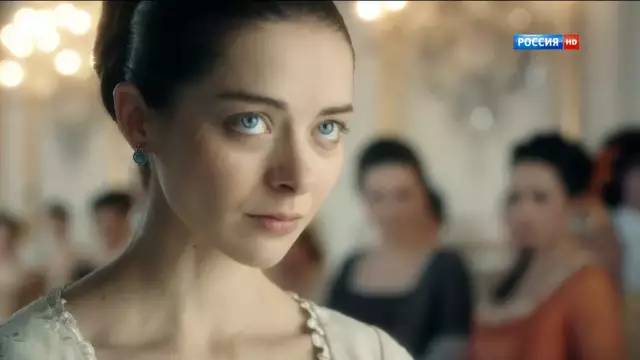 比张雨绮彪悍，被不育老公骗婚，毒死老公称帝又找了23个情人…