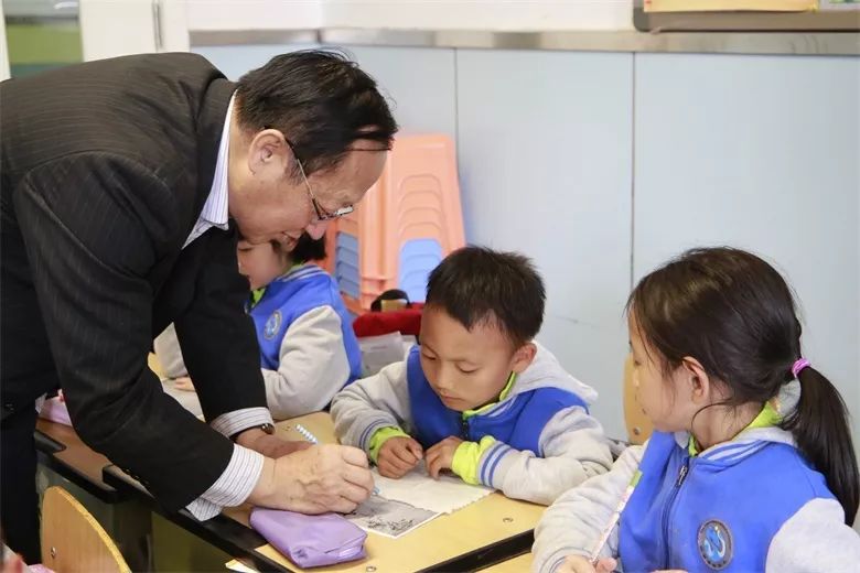 西班芽人口_蕾西·班哈德(3)