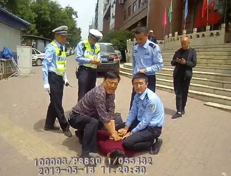 【关注】抓住了!新市街抓捕现场曝光… 立即博(v1bet)