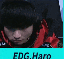 在今天的德杯决赛,edgvssnake的赛场上,新人打野haro嚼槟榔的这一幕