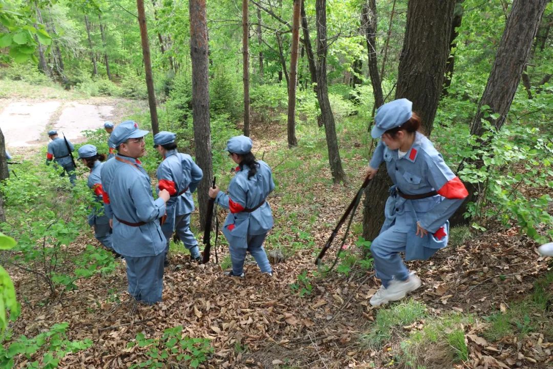 时建造的酒厂遗址参观拉新战役谈判遗址早7点30分在青创空间集合出发