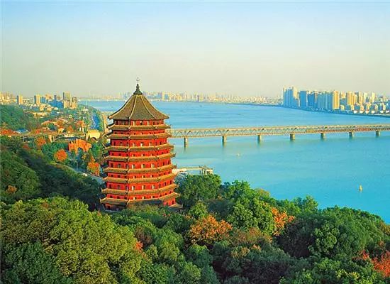 杭州著名的塔图片 37893dc2b1a94e12bde072f217527e82.jpeg