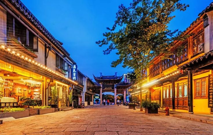 浏河镇人口_炜哥一家,太仓,浏河镇,长江边沙地,满载5人越野,沙地吃烧烤 驭胜(2)
