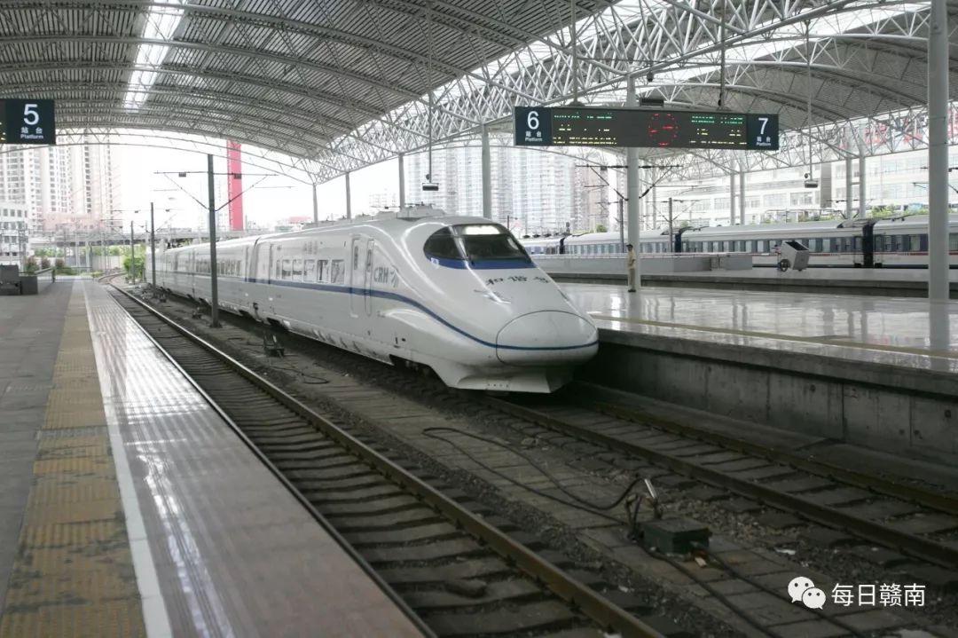 井冈山市经济总量_2015中国年经济总量(3)