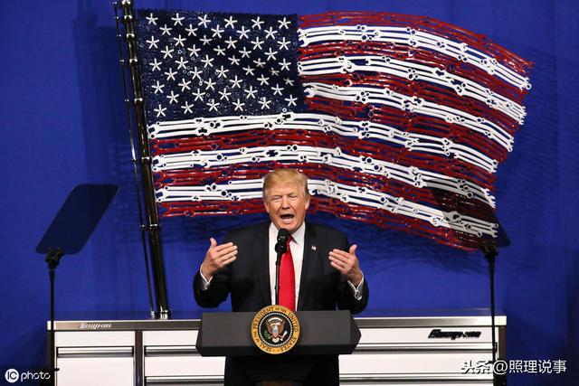 美国的一场橄榄球赛，为何引起了巨大的社会争议？背后有什么故事