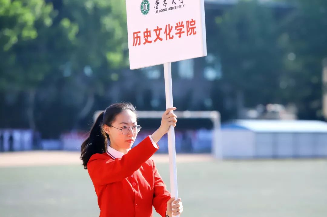 养眼,一起来看各代表队的举牌女神和方队