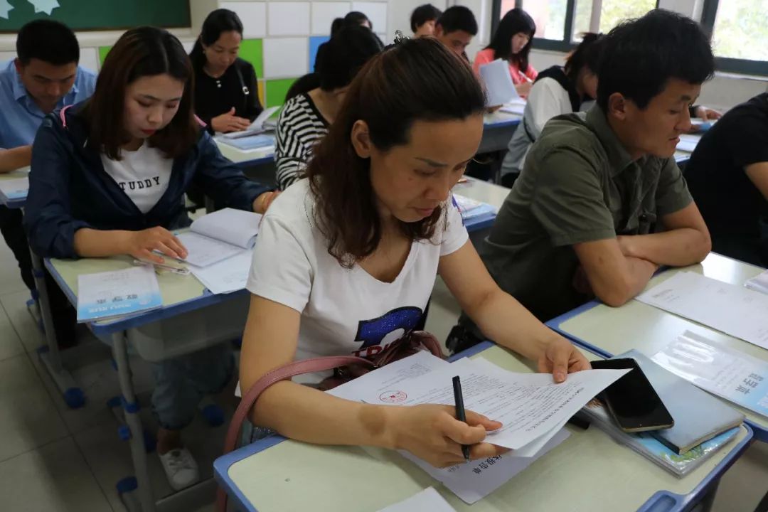 师生同行—渭河小学成功举行2019年春季家长会暨家长学校培训会