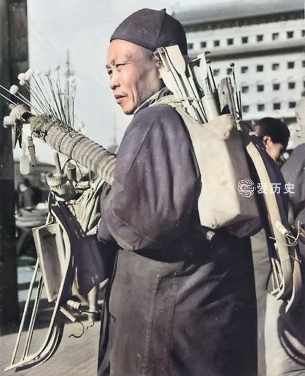 原创民国时老北京走街串巷的卖货郎上色彩照 悠扬婉转的吆喝美如天籁