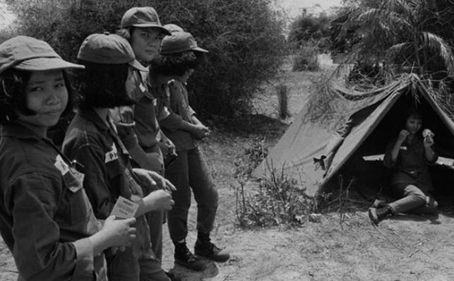 战士被越南女兵抓到山洞最后女兵都成了他的俘虏