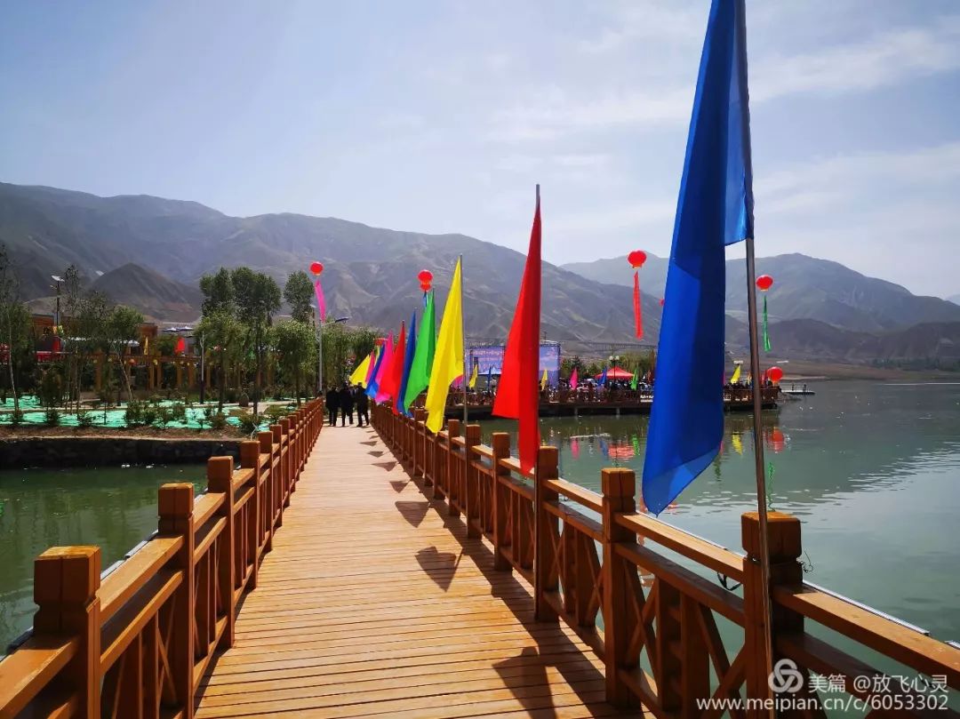请您欣赏秀美藏香德吉村