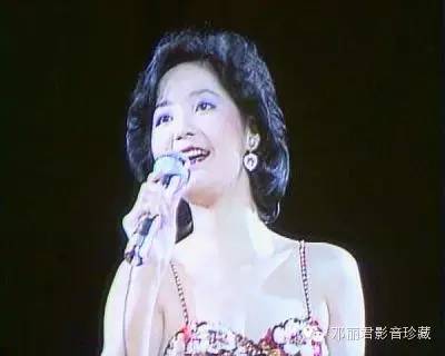 1976香港利舞台演唱会 邓丽君裙装靓照(30张) 邓丽君古装,和服,军装