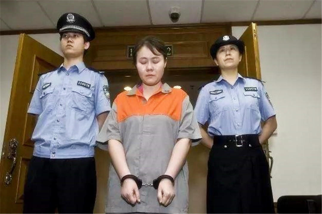 日本女死刑犯临死之前,被送进单独小房间,接受最后一次服务