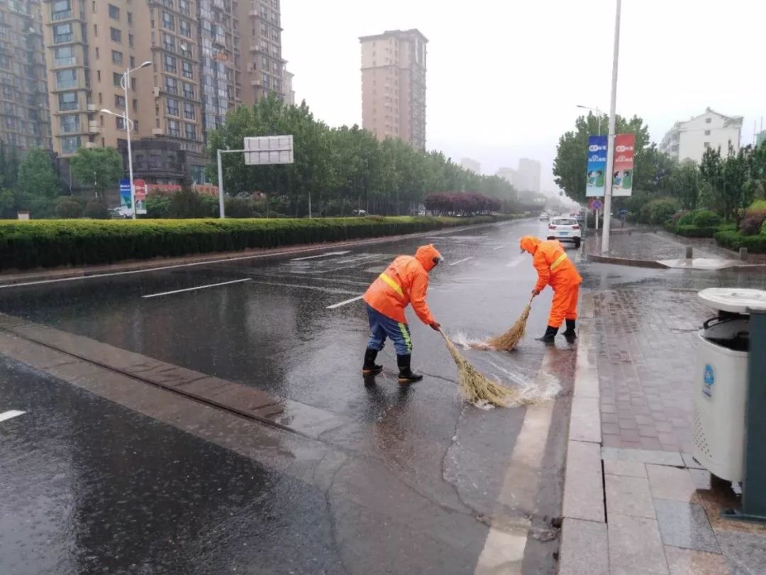 2.提前打开雨水篦子,清理垃圾杂物,加快道路排水.