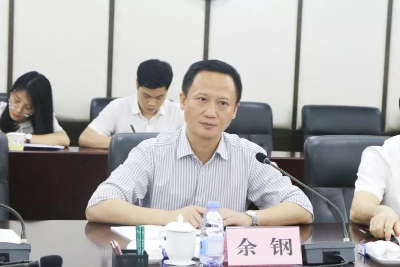 余钢主任汇报了深圳市属国资国企基本情况和近年来重点改革推进情况