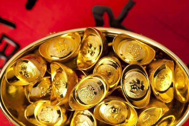 金光闪闪,令人心贪。望翠楼帘卷金钩打一个准确的生肖,答案解释 金光闪闪,令人心贪。望翠楼帘卷金钩打一个准确的生肖,答案解释