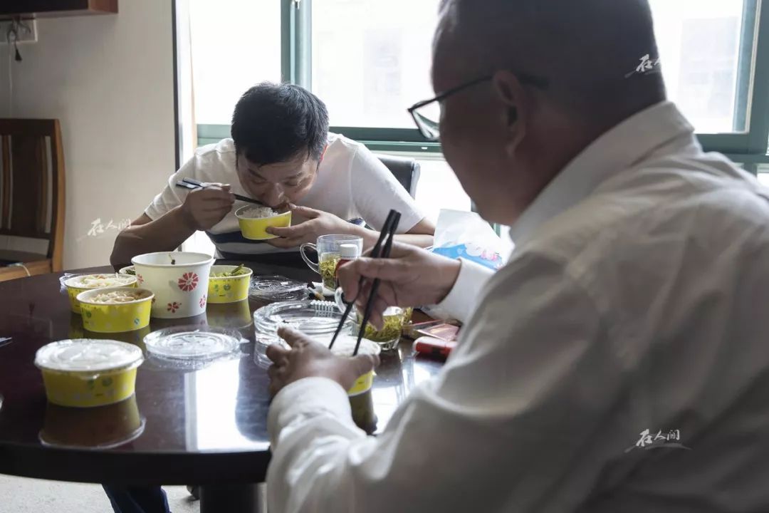 一天中午,王银达的朋友来园区拜访,两个人中午叫了外卖