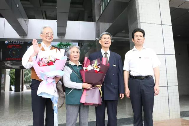 在党委书记,校长张礼俊看来,一个好老师能培养一个好学生,就会稳定一